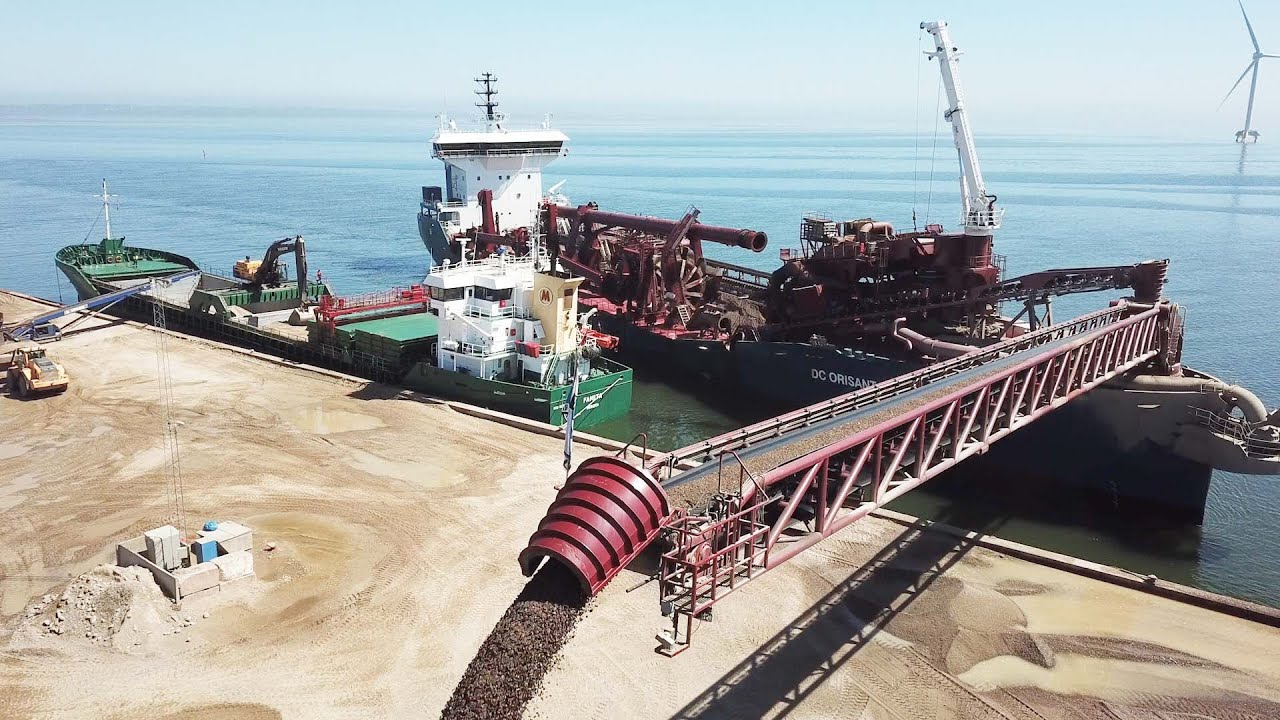 DC Orisant Hopper Dredger Vessel unloading gravel at Thyborøn Nordsøral - Fast Process Big Industry