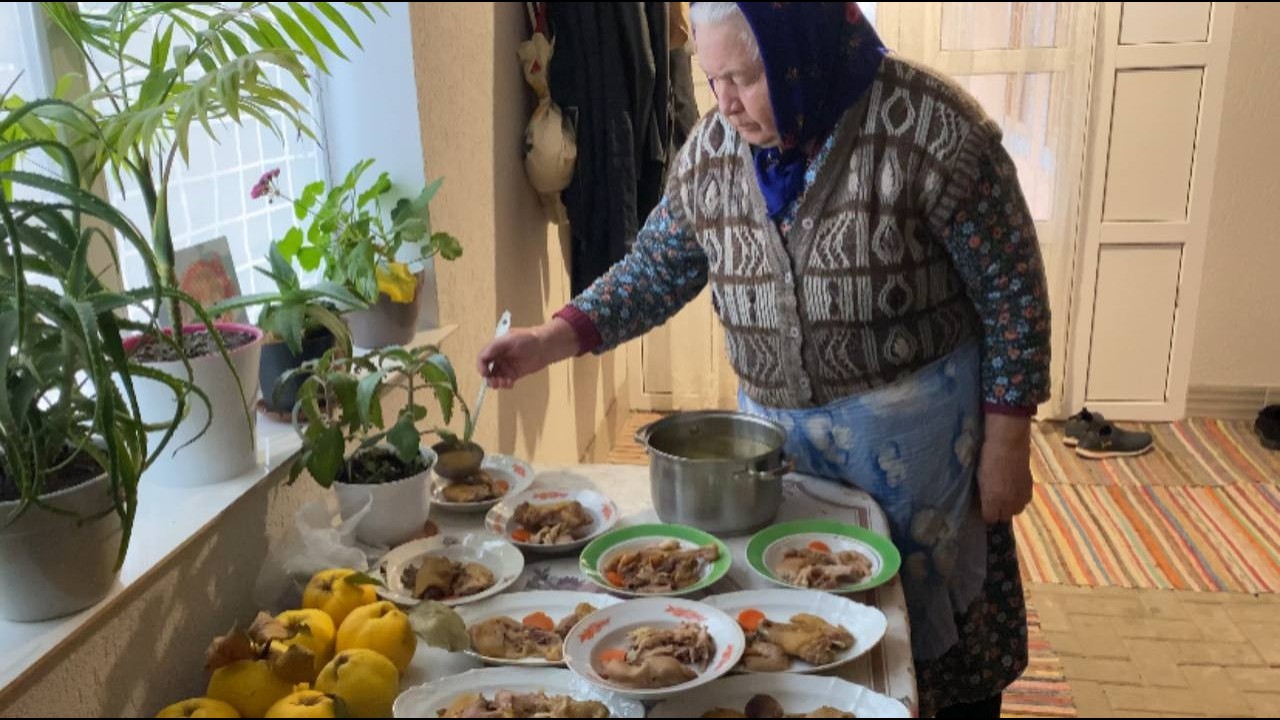 How Life Really Looks in a Moldovan Village: Grandma 76 Cooks Kholodets & We Test 100-YearOld Scales