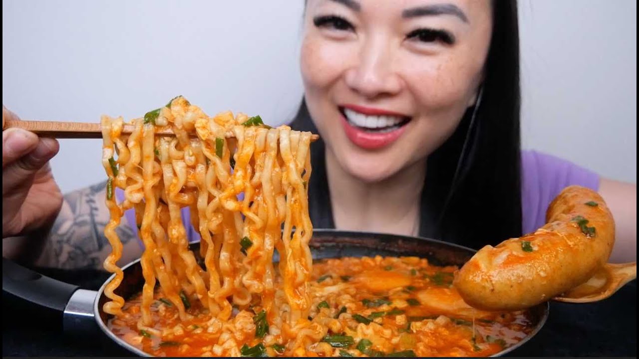 SPICY CHEESY SAMYANG NOODLES + CHEESY SAUSAGE (ASMR EATING SOUNDS) LIGHT WHISPERS | SAS-ASMR