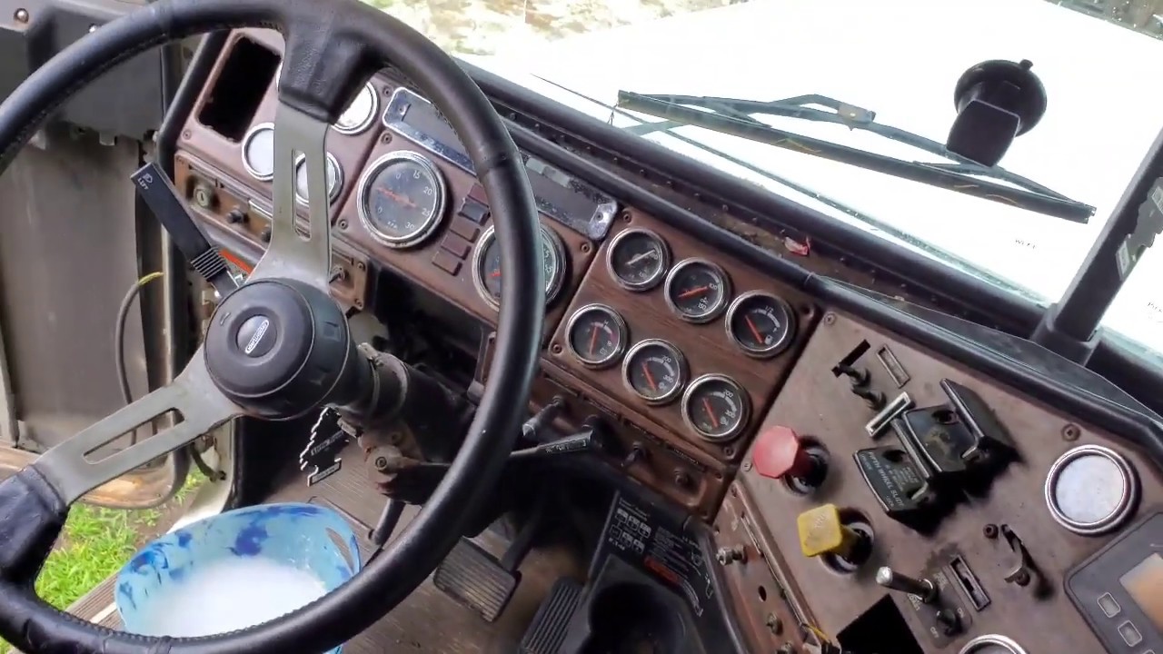 FREIGHTLINER CLASSIC XL! REMOVING DASH TRIM! EPISODE 2