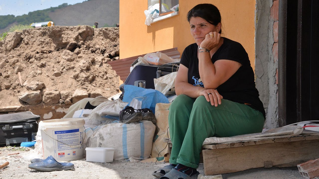 Depremin vurduğu Bingöl'de yaralar sarılıyor