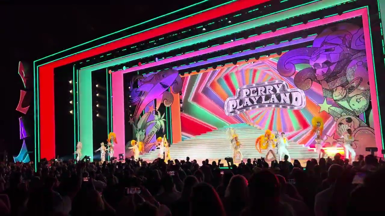 Katy Perry - Teenage Dream live - Play - Las Vegas - 04/10/2023