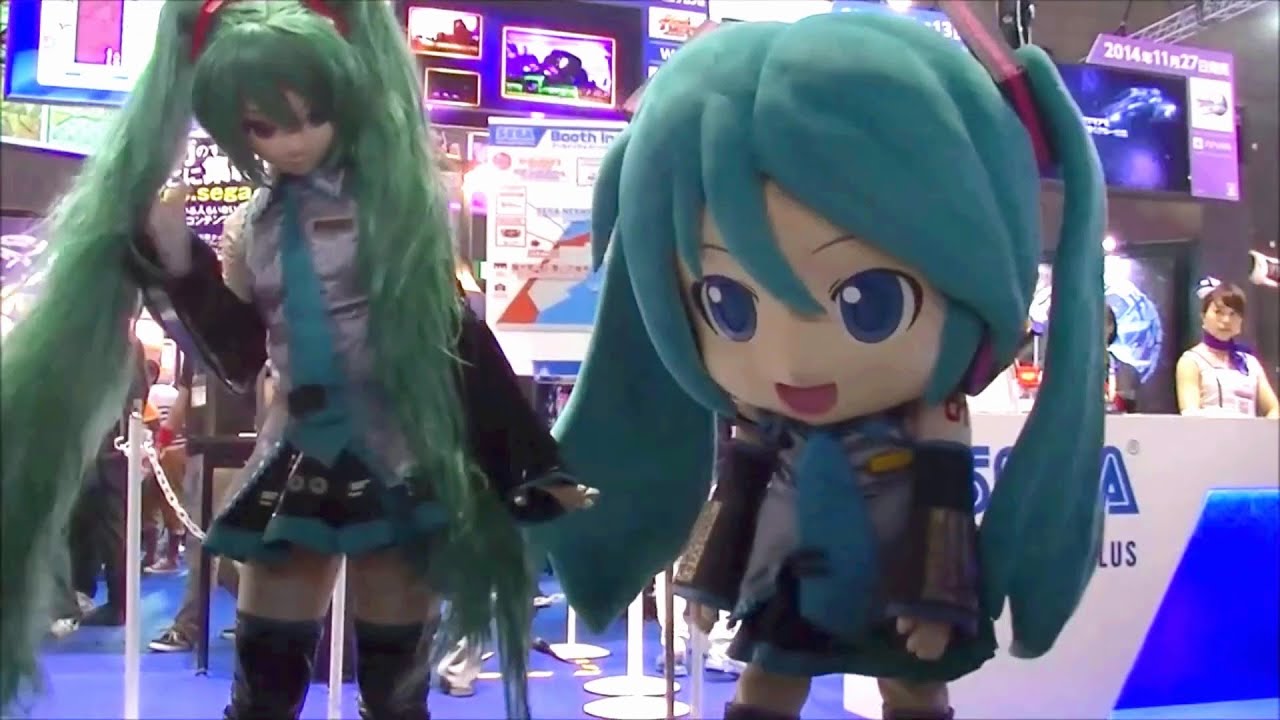 ミクダヨーさん、ミクナノーさんに”ひざかっくん”：東京ゲームショウ2014