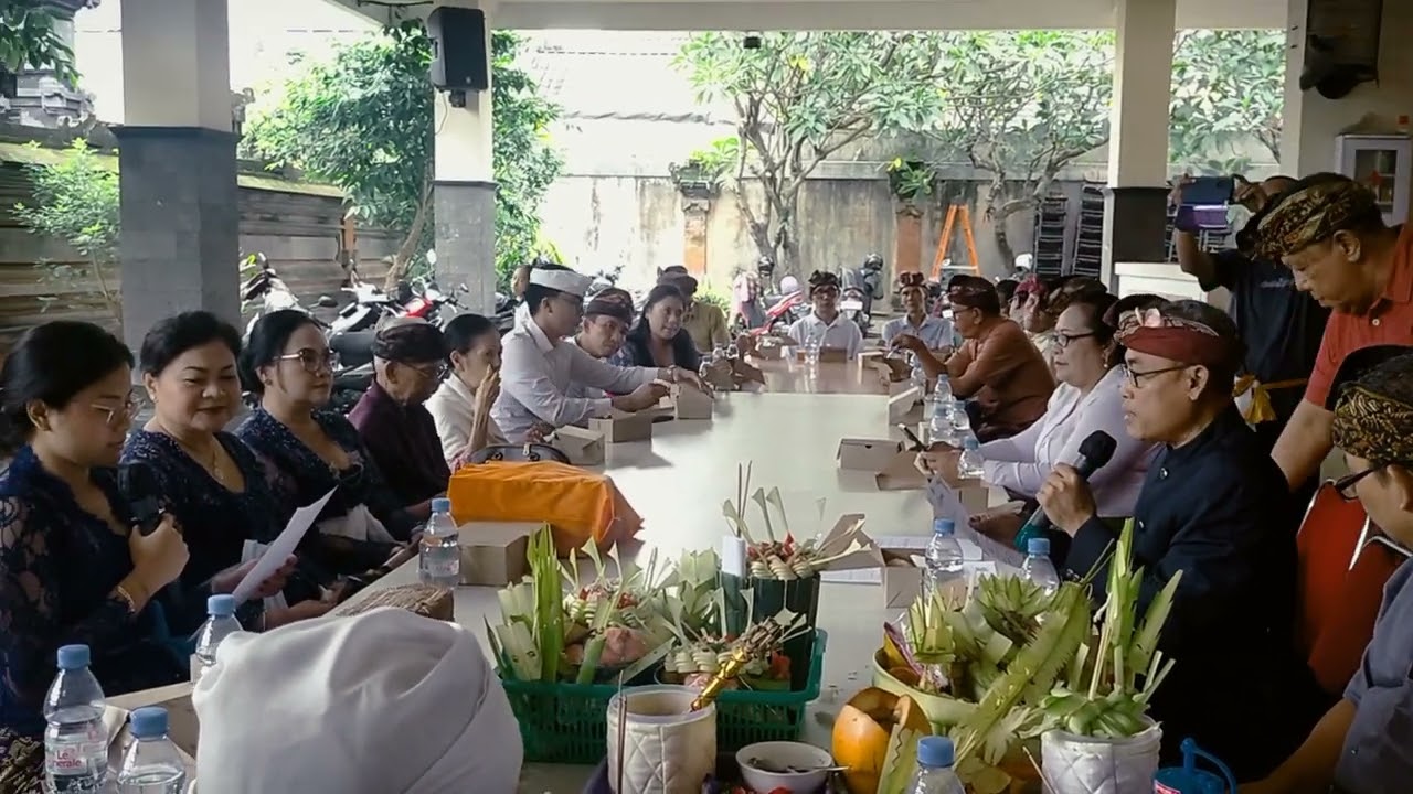 UPACARA SUDHIWADANI ANANDA AURORA RIZKI AUGUSTHA DI WANTILAN PURA DHARMA SIDHI CILEDUG.