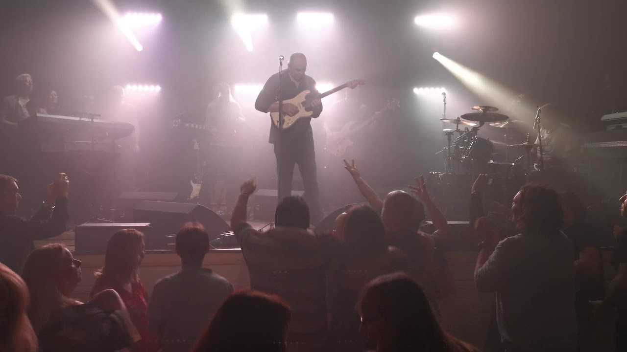 Francis Dunnery's It Bites. Calling all the heroes 2019