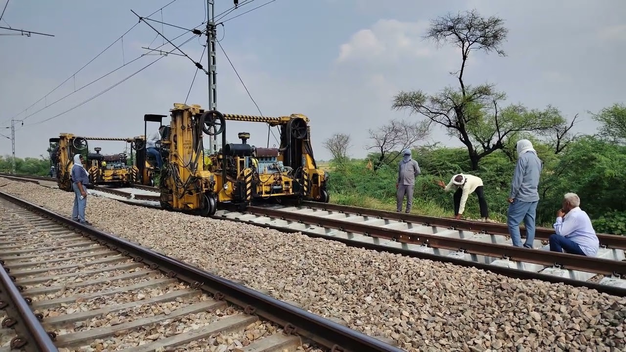 Complete track renewal work by using SQRS MACHINE 