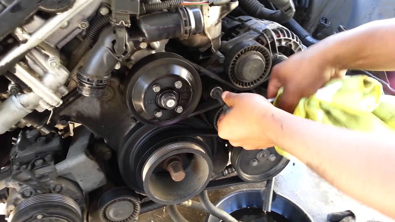 Снятие ремня ГРМ и кондиционера BMW 01-05 530 525i 330 325