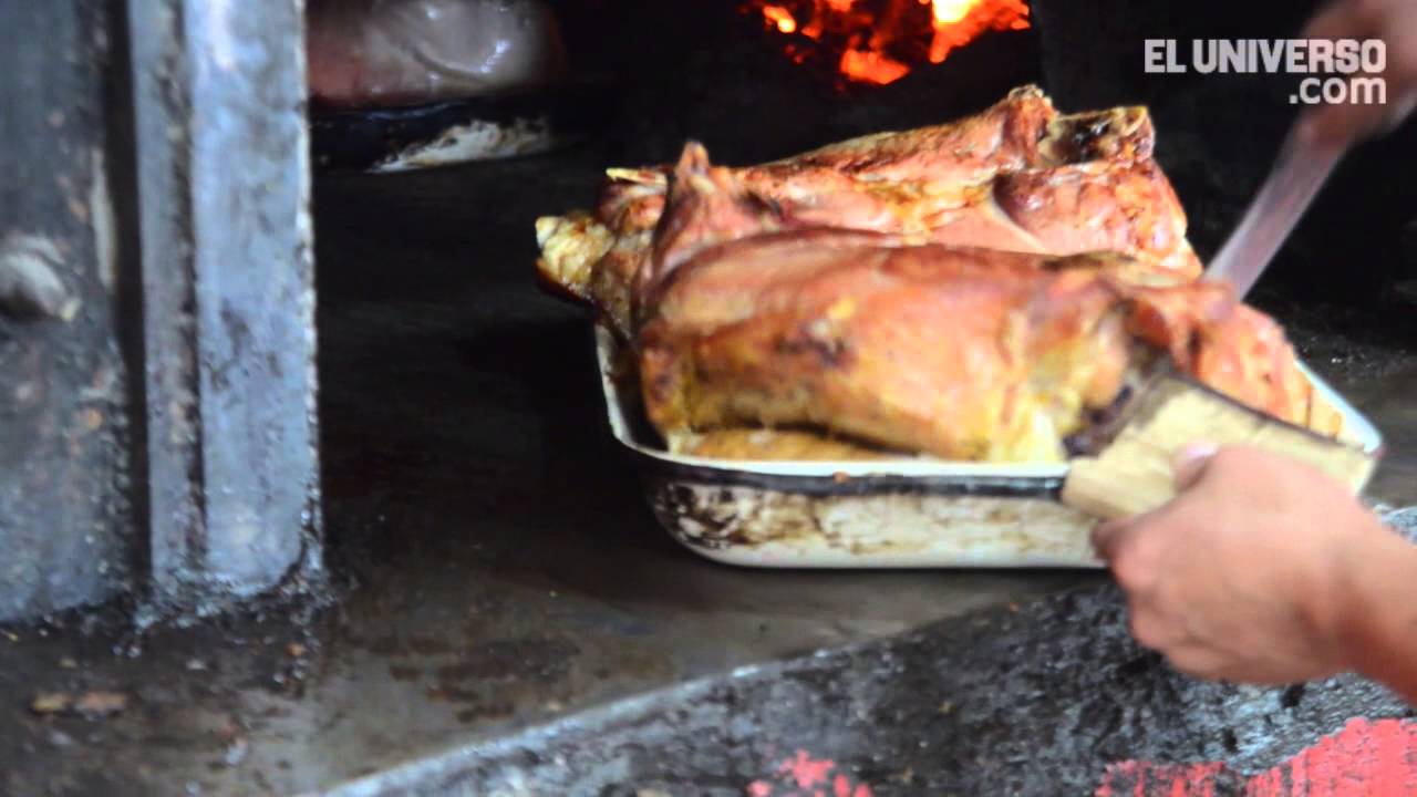 Preparación del sánduche de chancho en Guayaquil