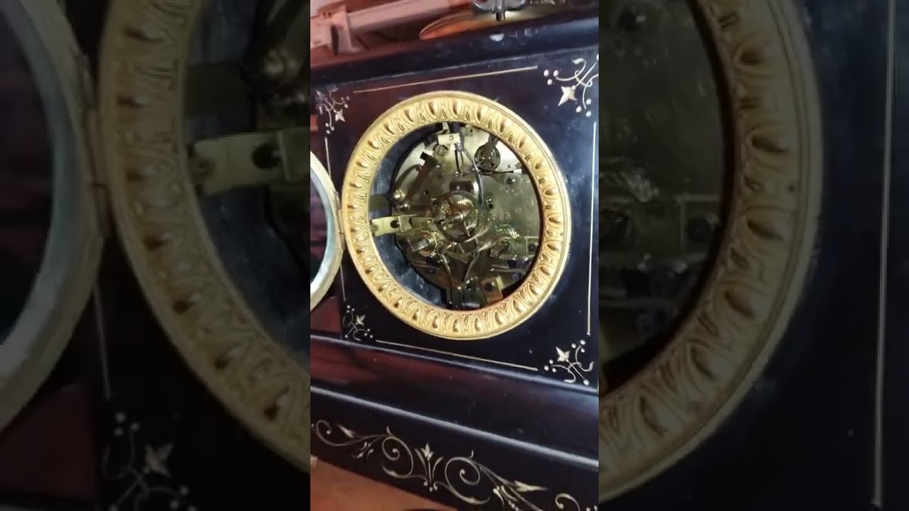 Taller de reparaci&oacute;n de relojes antiguos.