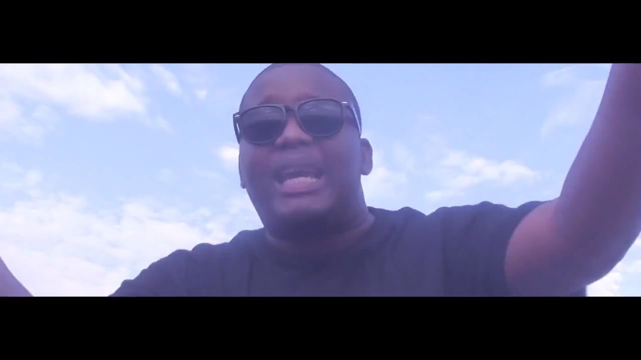 Dj Soneca : Bomba Rel&oacute;gio feat Good Fellas e Refrakto (Street Video) .mp4