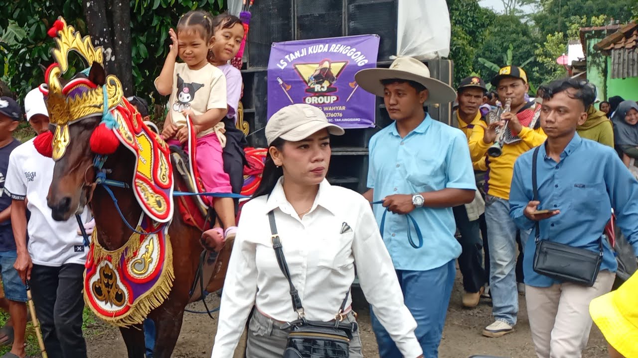 Arak Arakan Kuda Renggong Leles Tanjungsiang Subang Bersama RJ Group 