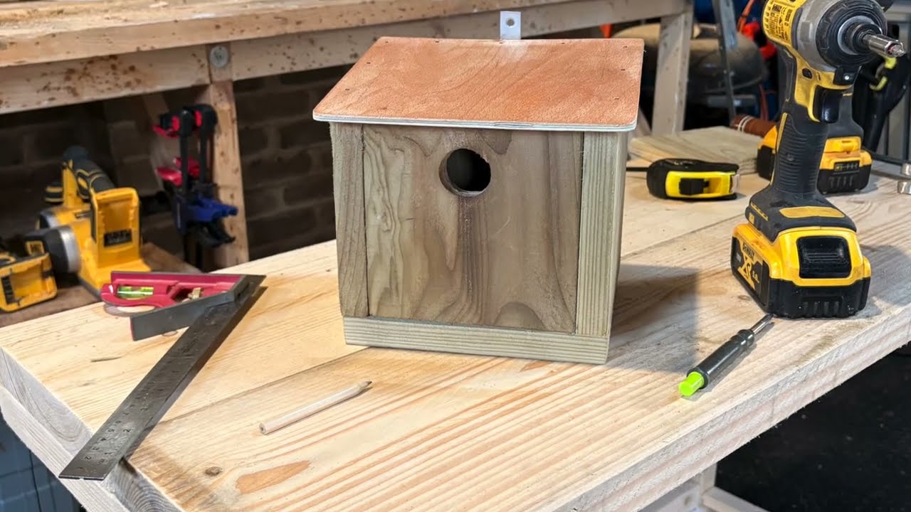 Making a simple bird box