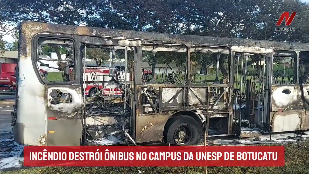 Incêndio destrói ônibus no campus da Unesp, em Botucatu (SP)