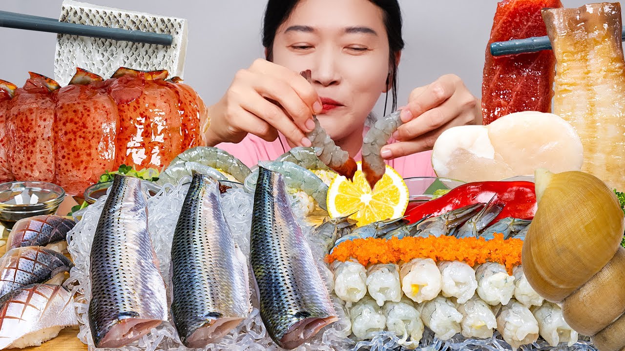Подборка сырой рыбы с морепродуктами и видео с моей собакой АСМР МУКБАНГ EATING SOUNDS