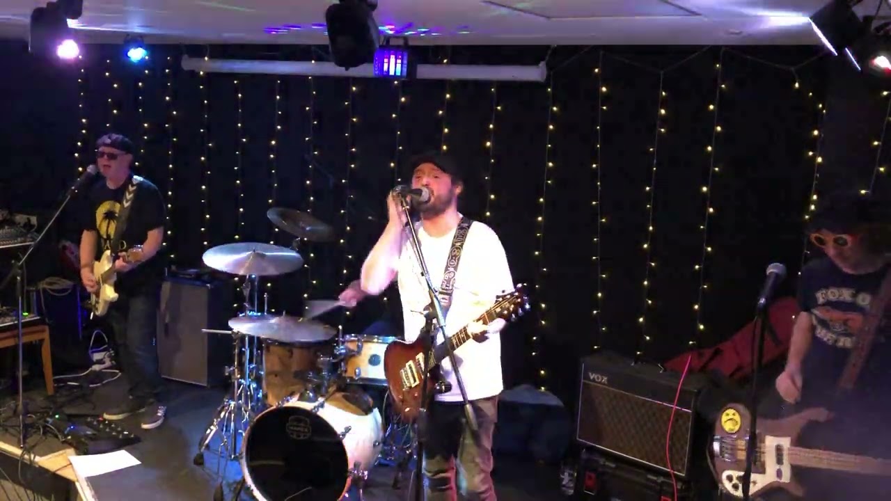 Jonny and The Radars at The Ashton Jubilee Club 6/2/26 ( I Believe In A Thing Called Love )