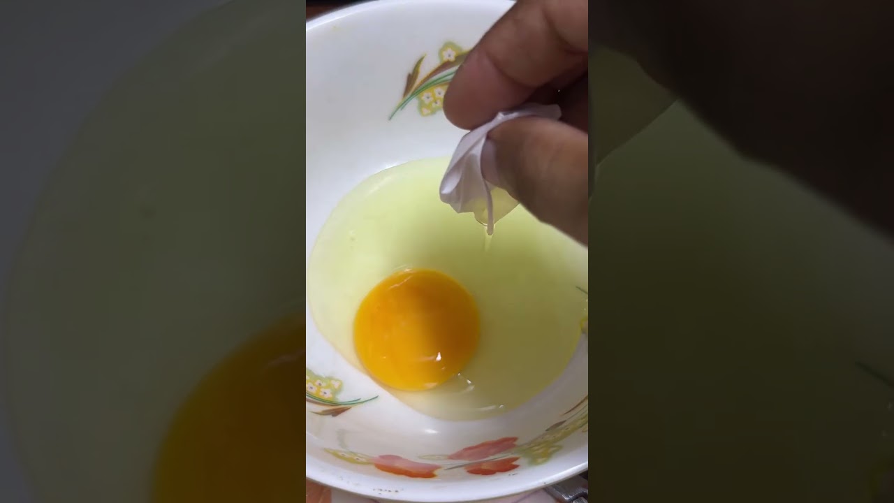 О боже, чистка сырого яйца