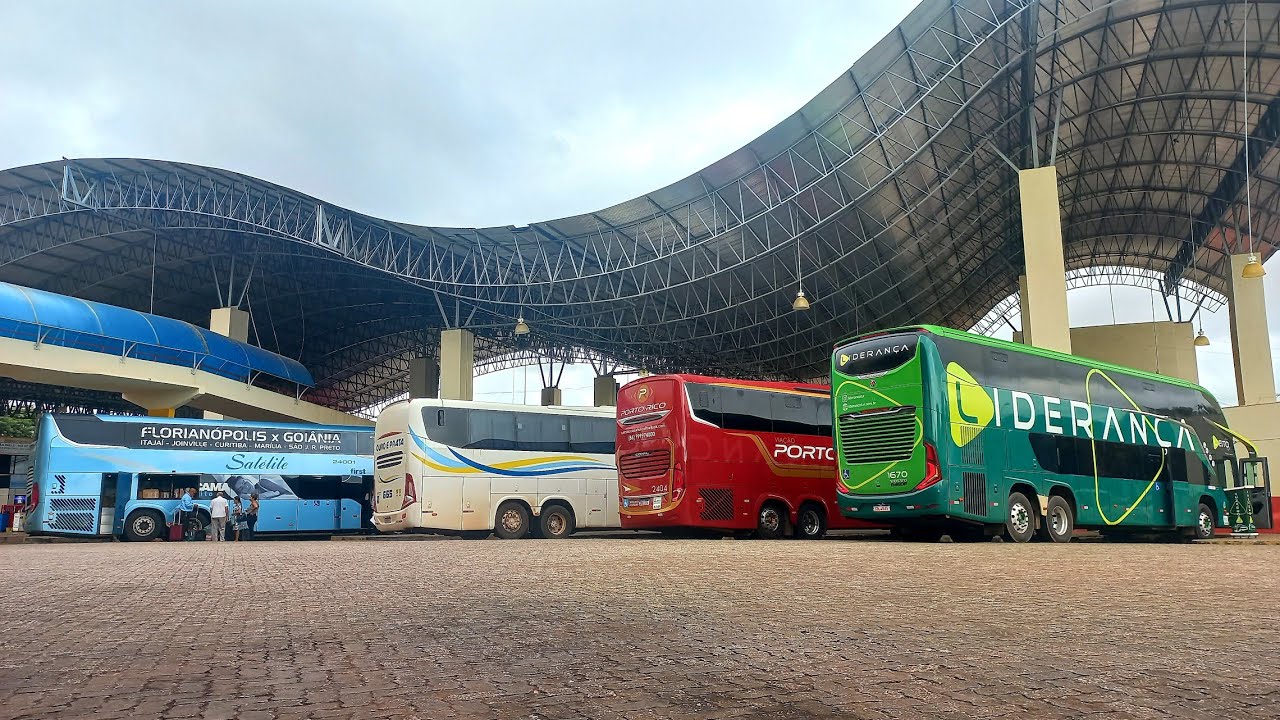 MOVIMENTAÇÃO DE ÔNIBUS NA RODOVIÁRIA DE IMPERATRIZ (MARANHÃO)