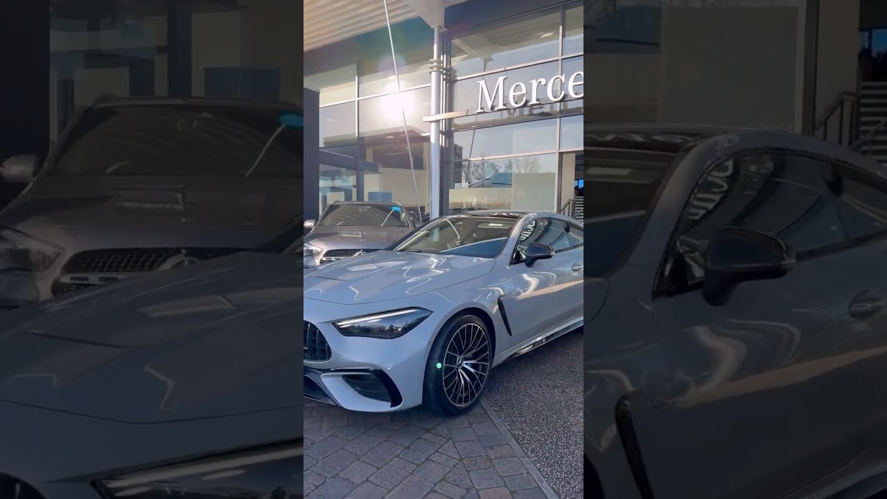 Mercedes CLE AMG 53 покидает автосалон 