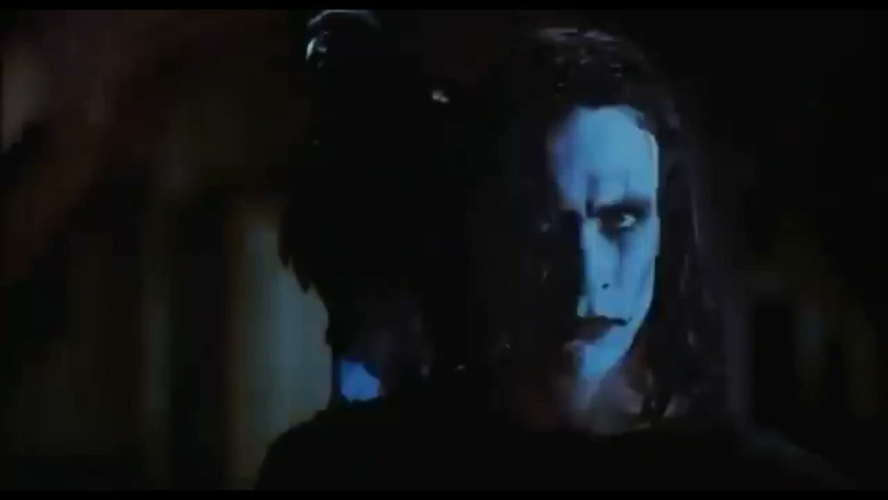 Eric Draven se Convierte en el Cuervo (El Cuervo:1994_Latino_Brandon Lee:THE CROW_1994)