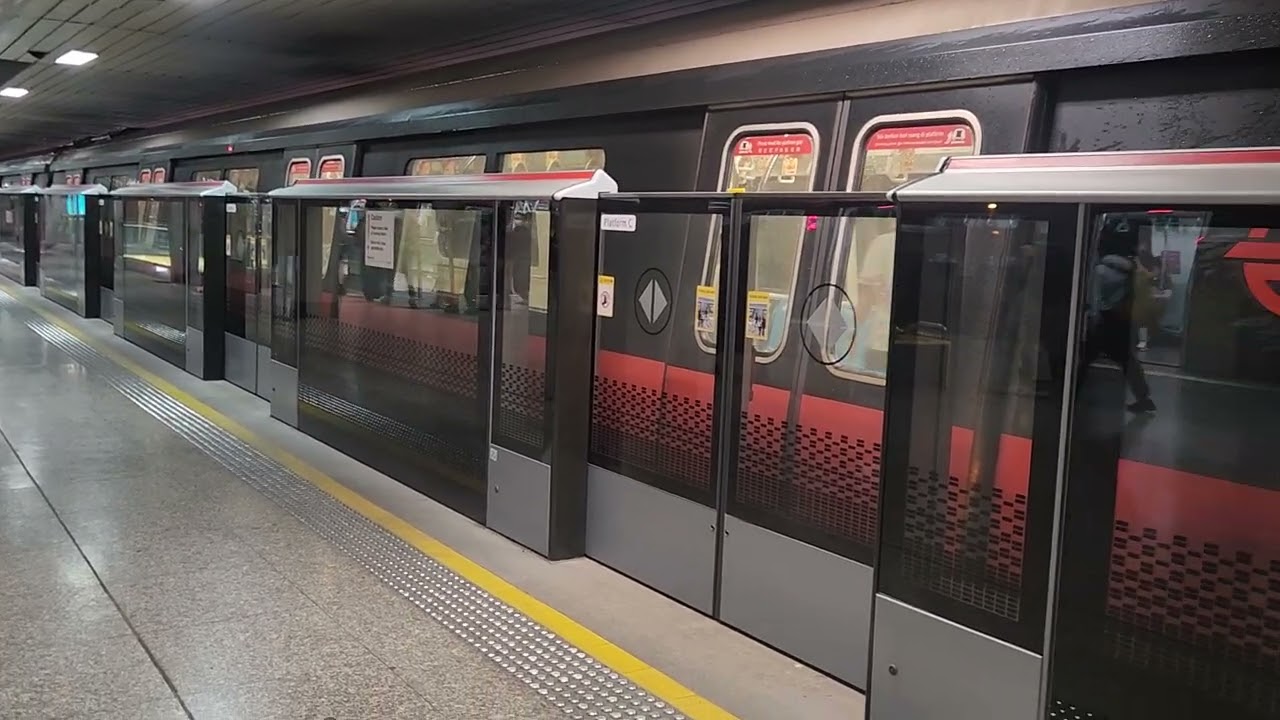 [SMRT] [Retired/Last Trip Withdrawn to BSD] C151 121/122 arriving and departing NS16 Ang Mo Kio