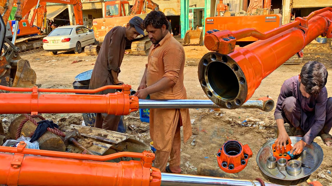 Hitachi excavator hydraulic cylinder ( jack ) repairing & leak seals replacement 