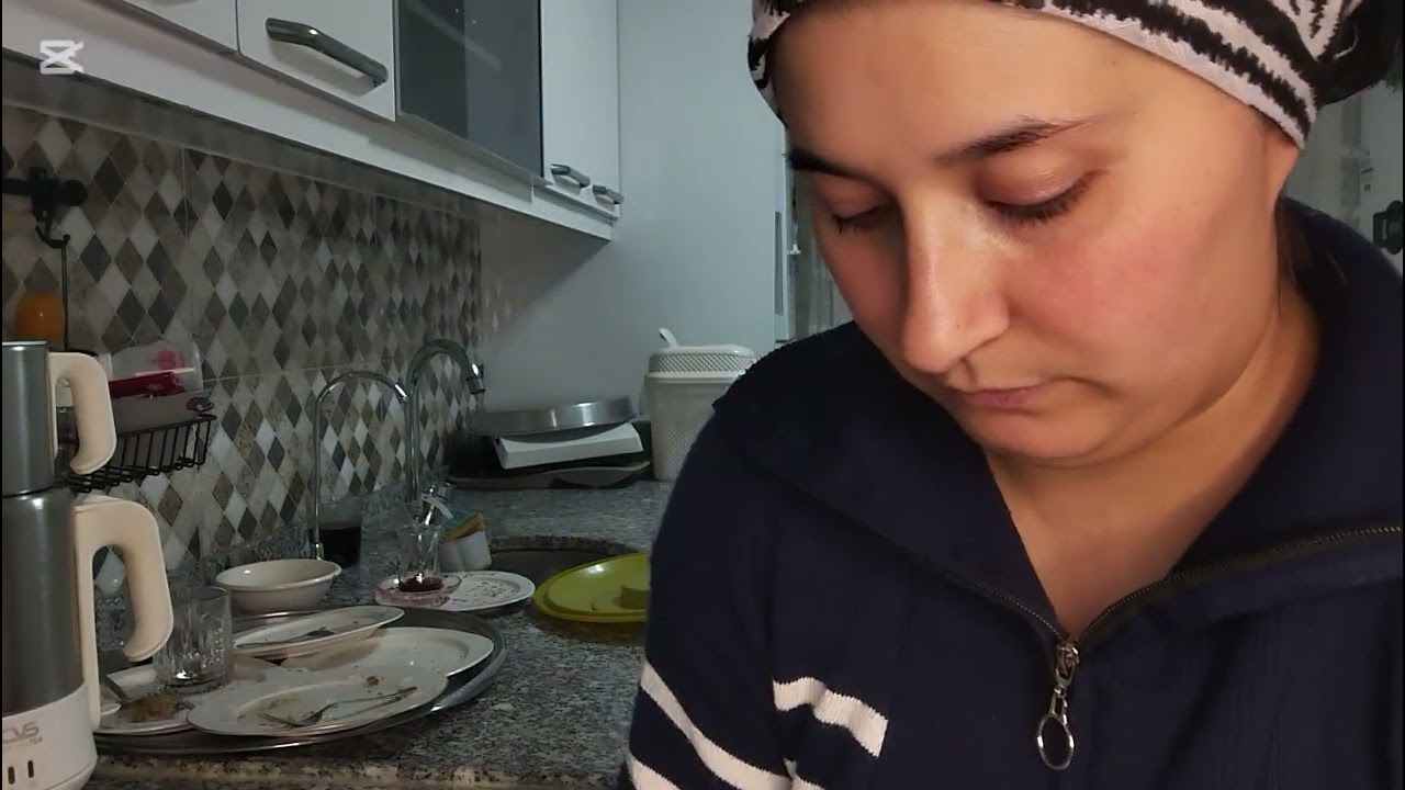 Hamurlu ekmek yaptık  bugun canlar abone olursanız seviniriz videomuzu beğenmeyi unutmayın 