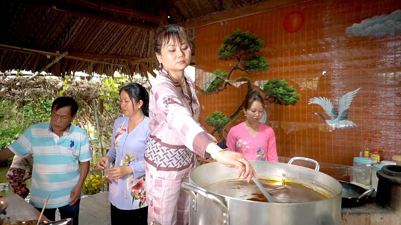 Diễm Xinh Đẹp Trổ Tài Nấu Nồi BÚN BÒ HUẾ Chà Bá Ăn 2 Ngày Mới Hết