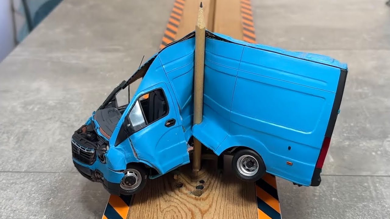 CRASH TEST Mercedesa w skali. Rozbił samoch&oacute;d z plasteliny