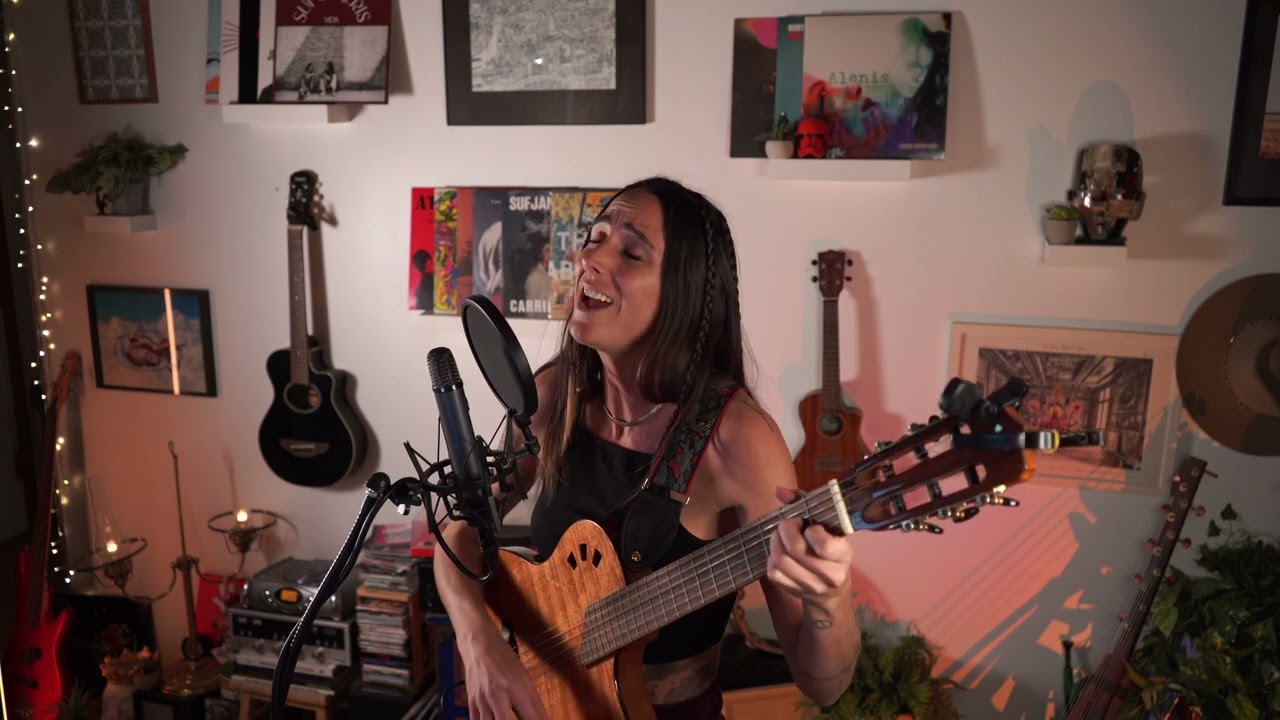Aggie Flores - Profugos Acoustic Cover