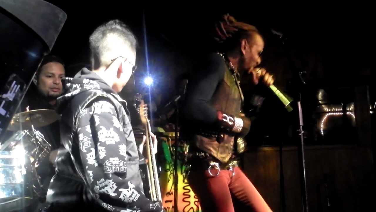 Toño Rosario - ft. Andrés Bass (Estupida y Jenny)