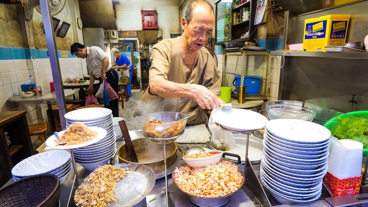 Ancient Thai Street Food - 90-Year Old Restaurant FISH RICE SOUP in Bangkok, Thailand!