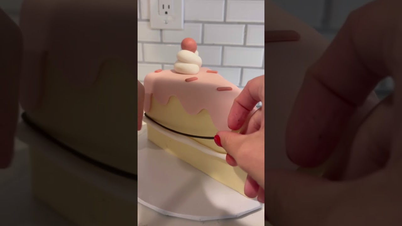 Comic / Cartoon Cake Trend!