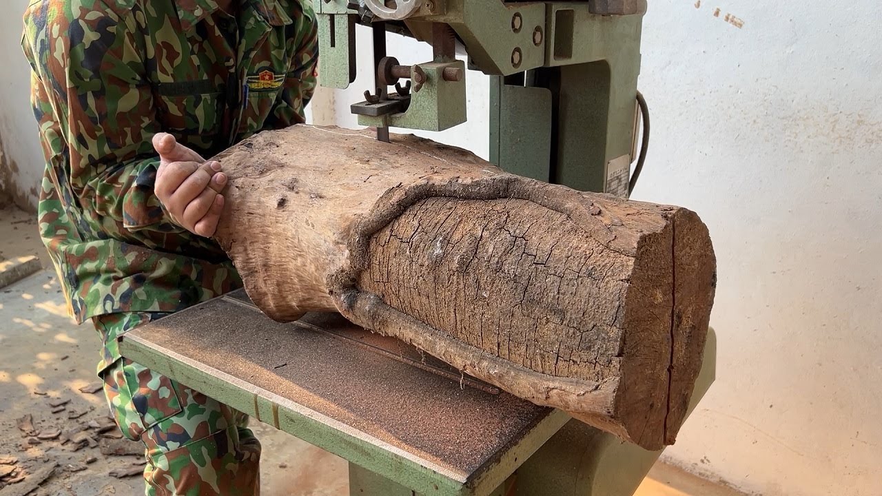 Never-Before-Seen Creative Wood Recycling Art - Build A Table With A New Style From A Rotten Tree