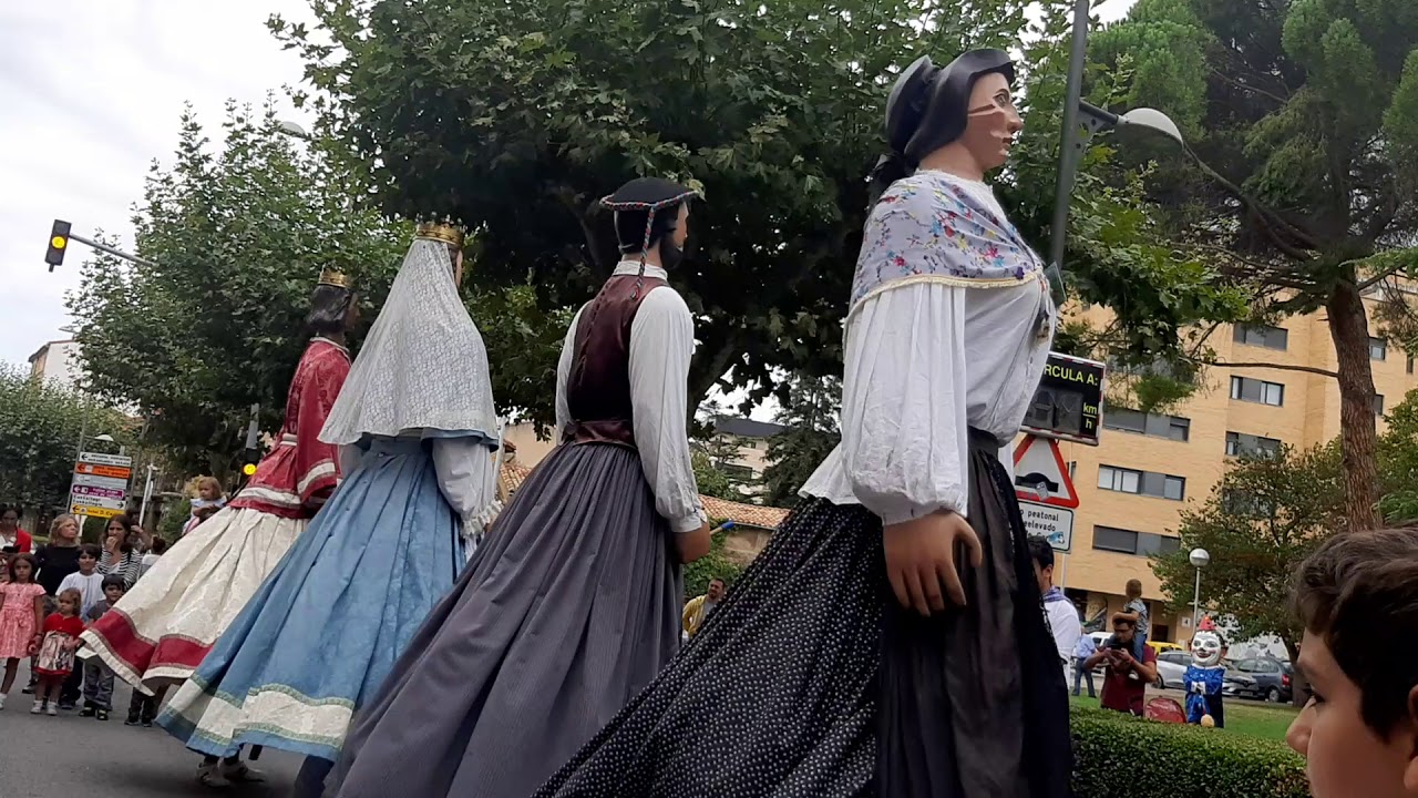 Gigantes de Huarte. Baile. Huarteko erraldoiak. Fiestas Huarte 2019