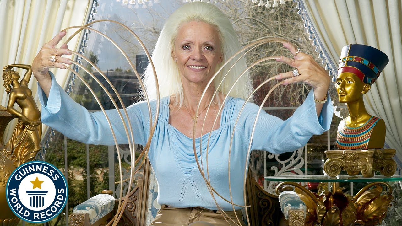 Lee Redmond: Longest Fingernails Ever - Guinness World Records