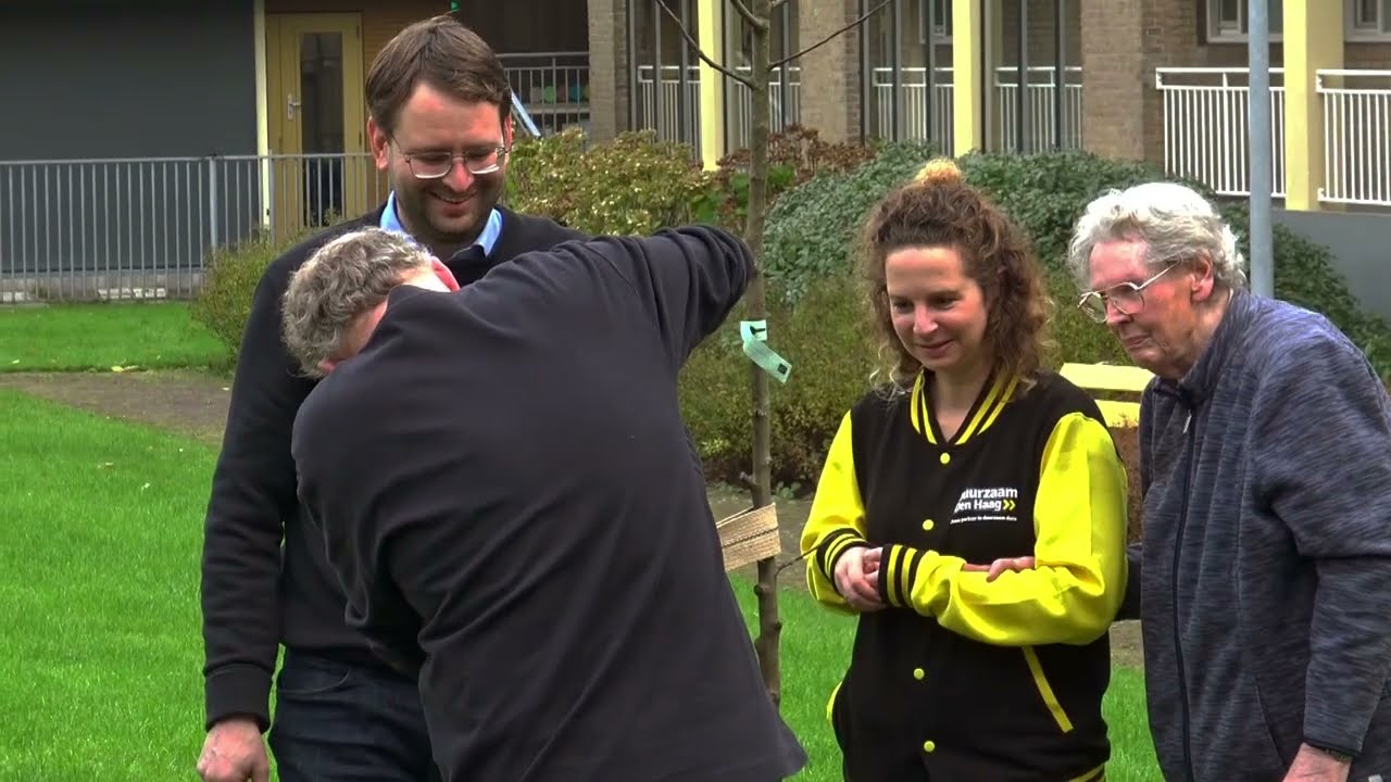 Den Haag deelt record van 2.250 gratis bomen uit aan bewoners