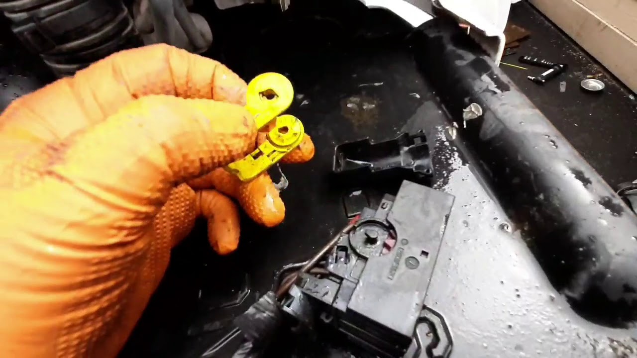 Freightliner Cascadia Clearance lights flashing