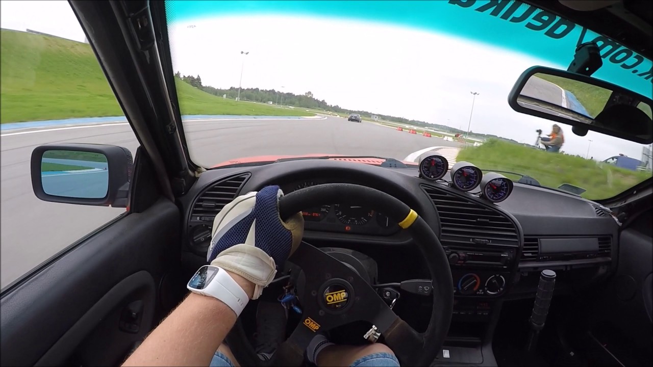 BMW E36 M54b30 vs Nissan 350z