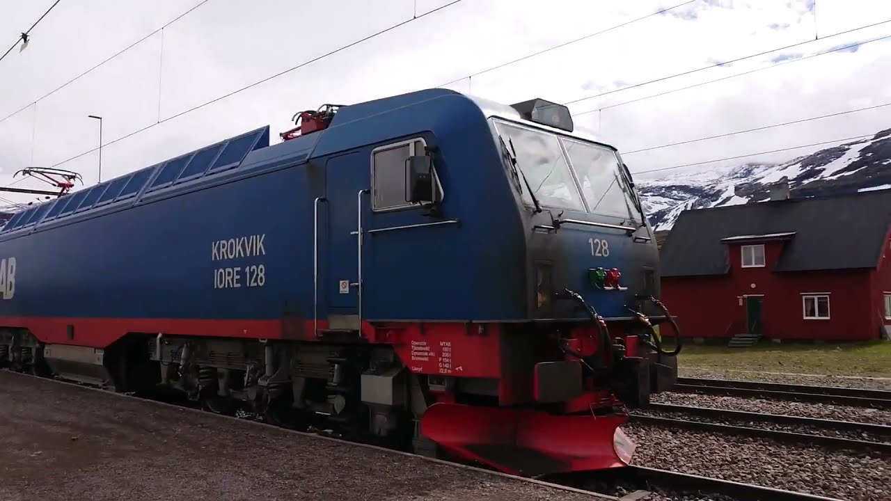 IORE  (128 KROKVIK and 117 BODEN) passing Vassijaure, The iron ore railway