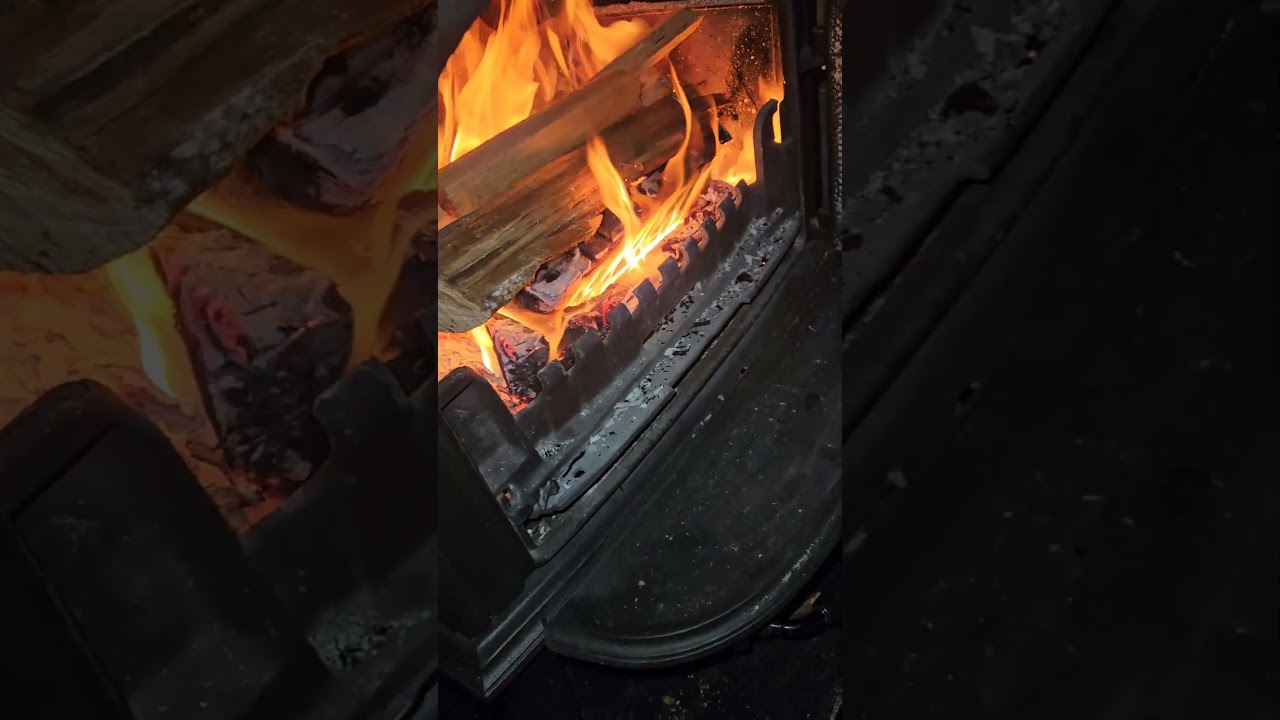 St&aacute;le začmuden&eacute; &scaron;pinav&eacute; sklo na krbe či piecke? R&yacute;chle rie&scaron;enie pre V&aacute;s.