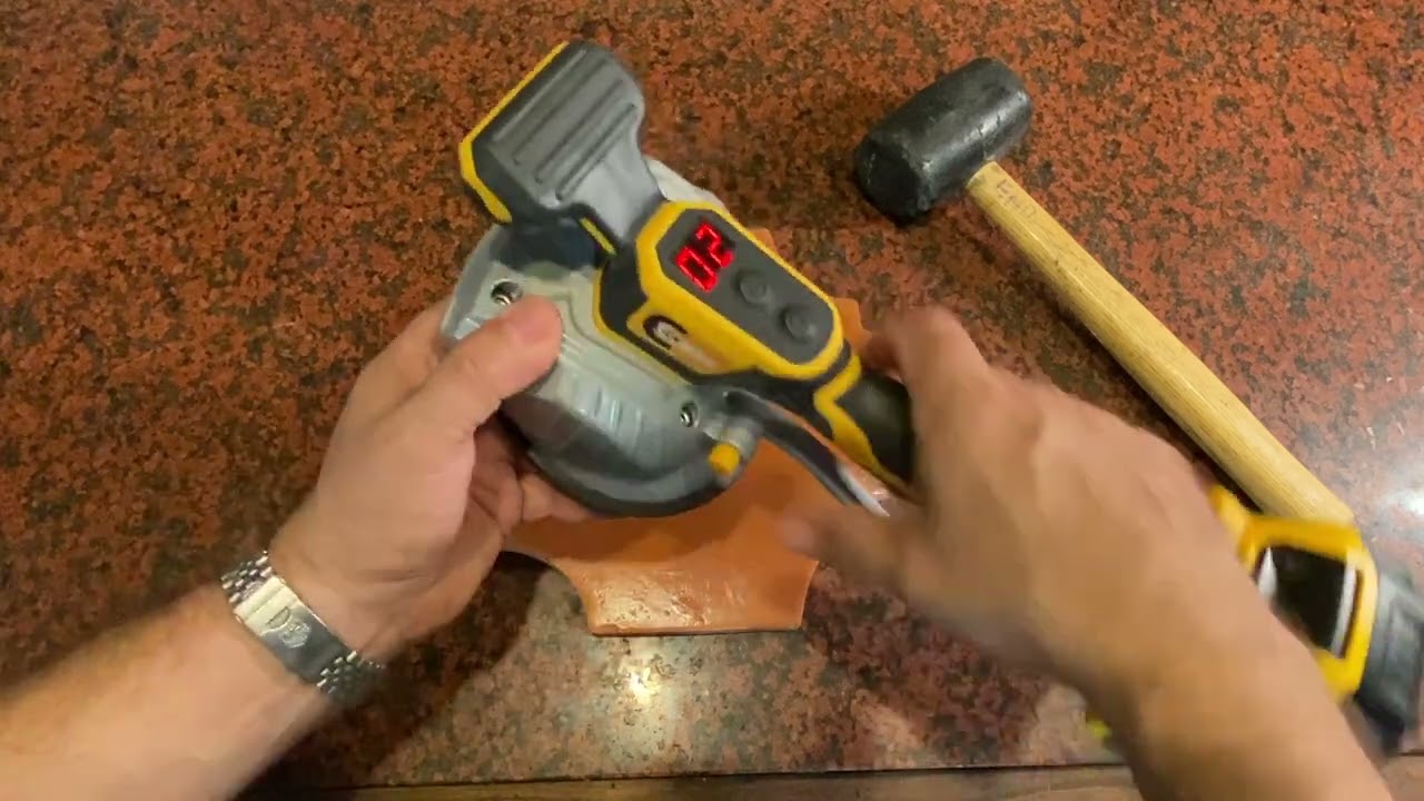 У вас есть DeWalt? Тогда приобретите этот вибрационный выравниватель для плитки! Облегчит работу ...