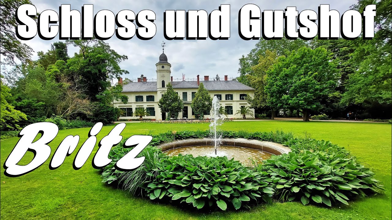 Schloss Britz und Gutshof Britz, Berlin - Juli 2023 / Schlosspark Britz / Neukölln
