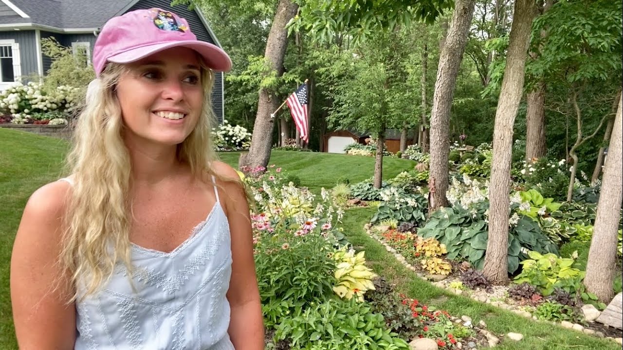 Garden TOUR In July! A Gift From Susan & 🐈‍⬛ Floyd. Come Walk Around the Yard With Me If You Want!🥰