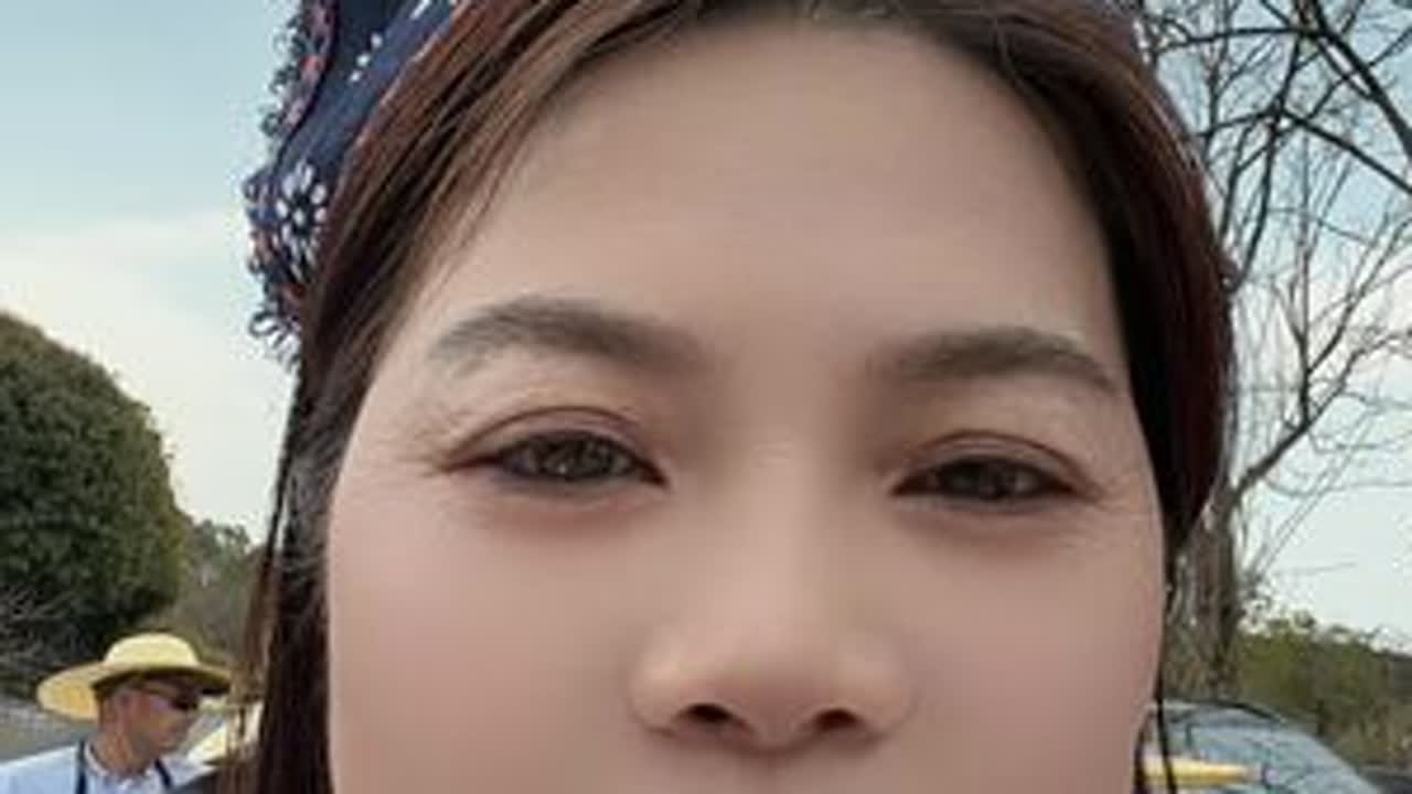 今天来到西湖。茶叶基地。采茶叶。12万1斤的茶叶   ，今天真正的见证了。