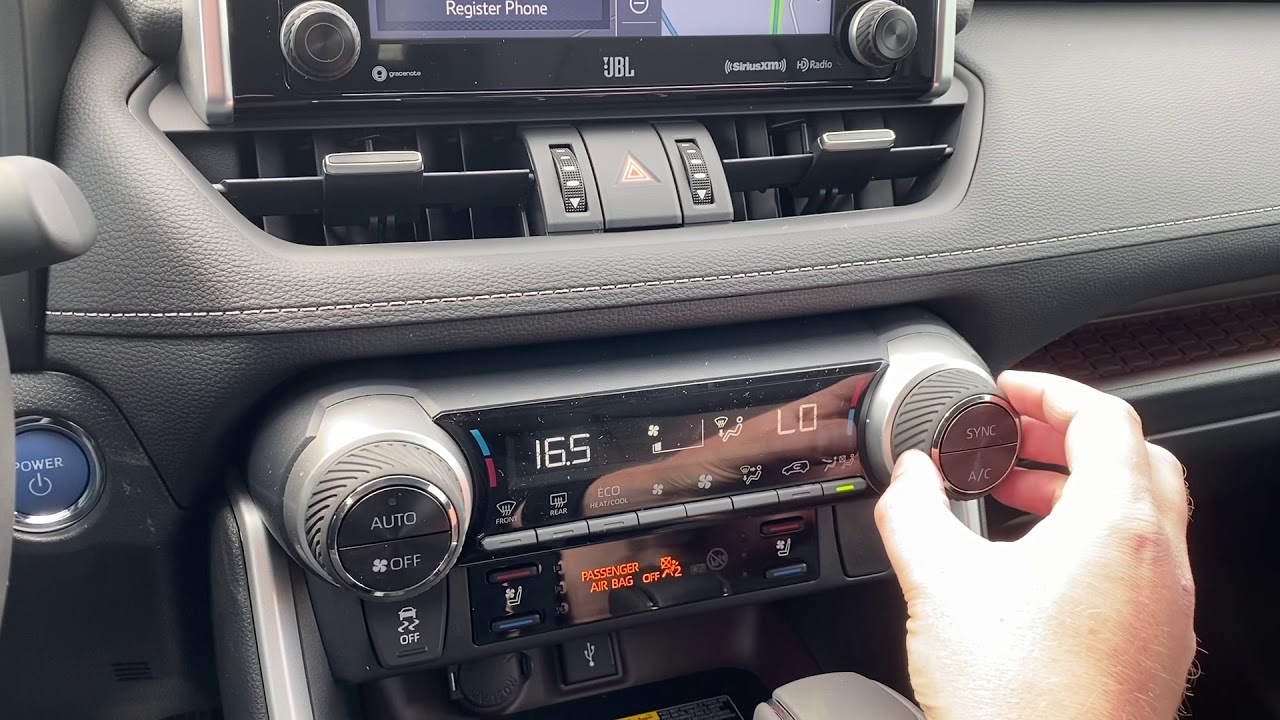 AUTOMATIC DUAL CLIMATE CONTROL - HOW TO - Using the climate control on a new 2020 Toyota  vehicle
