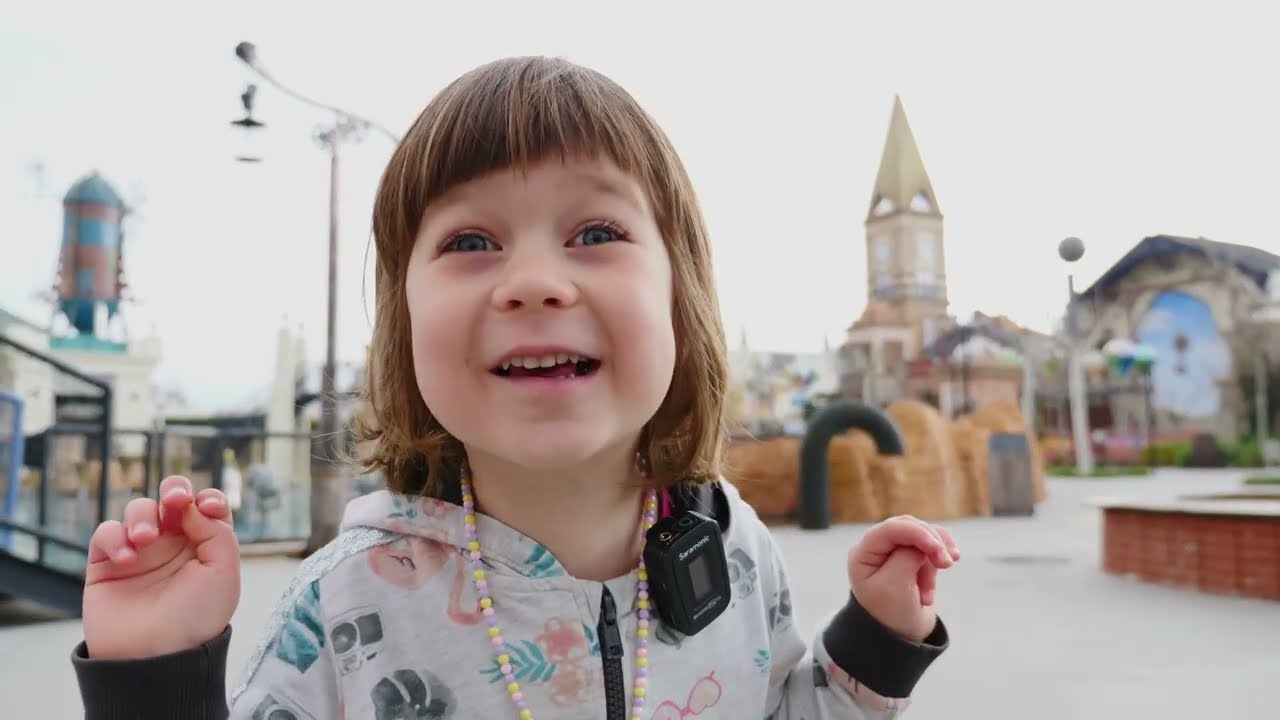 Äiti Luckylle UUSI JAKSO! Lapset leikkivät leluilla ja huvilaitteilla. Perheystävällinen video