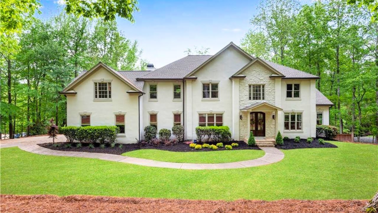 Inside Two Tastefully Designed Luxury Traditional Homes With Amazing Backyards