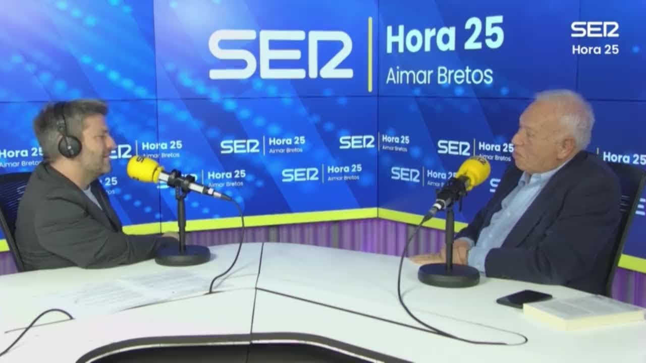 Margallo desvela cómo utilizó al rey Juan Carlos para ganarse a Hillary Clinton