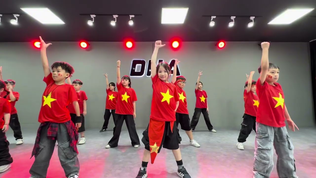 ĐƯỜNG LÊN PHÍA TRƯỚC (REMIX) - HIPHOP KIDS 2 (DNA)