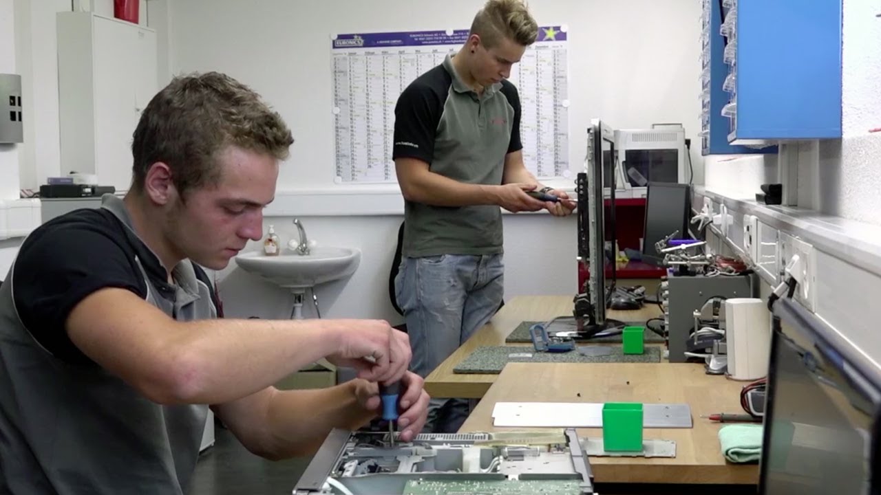 Elettronico/a multimediale AFC - clip